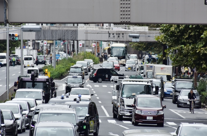 車通勤中交通渋滞のイメージ